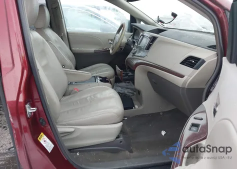 2011 Toyota Sienna Xle V6 z USA, uszkodzony, nr VIN 5TDYK3DC2BS130428